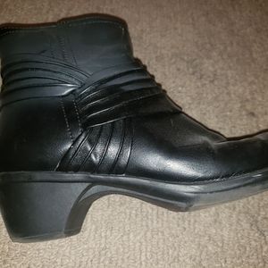 Leather heeled winter boots